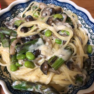 枝豆とアスパラのホワイトソースパスタ